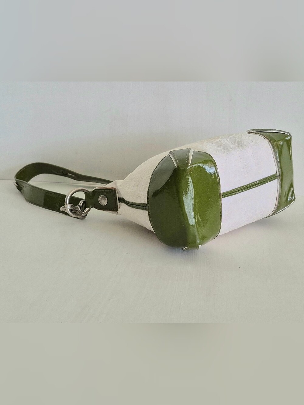 DKNY White Jacquard Canvas and Avocado Green Patent Leatger Mediun Hobo Bag - Picture 9 of 12